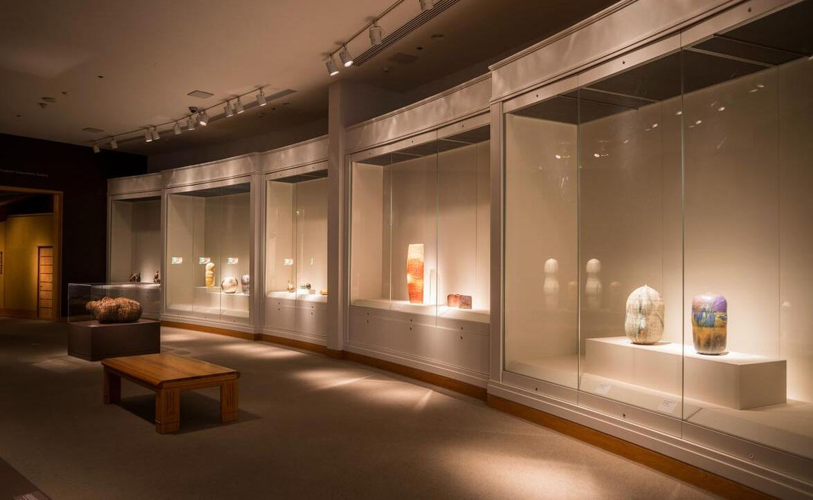展馆展厅设计施工：灯光设计的高级感秘诀，打造光影与氛围并存的展厅空间